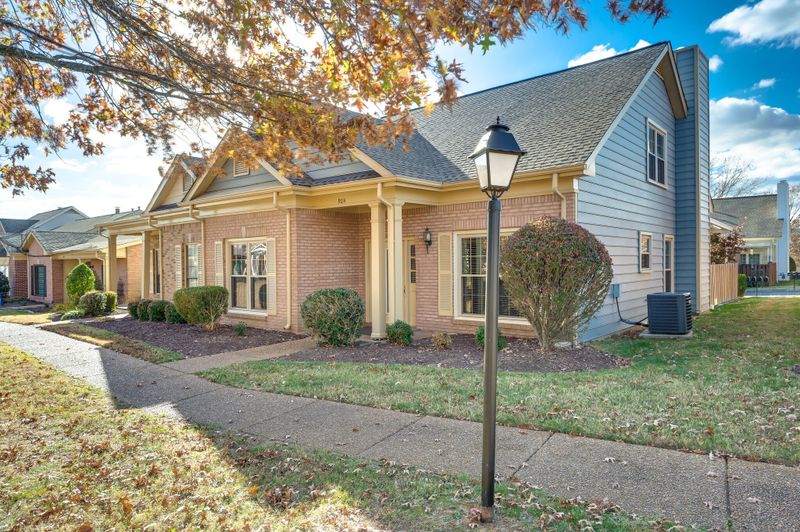 9014 Sawyer Brown Rd, Nashville, TN 37221