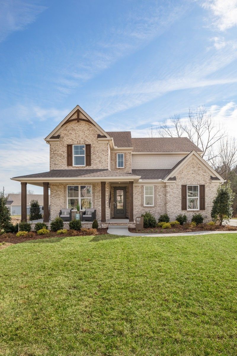 1061 River Oaks Blvd, Lebanon, TN 37090