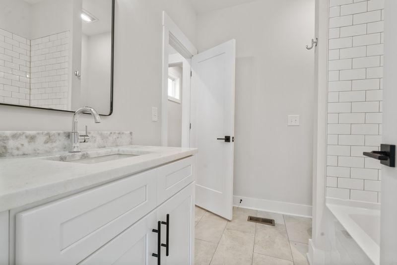 2108B Courtney Ave, Nashville, TN 37218
