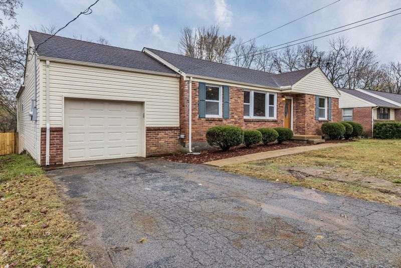2925 Dunmore Dr, Nashville, TN 37214