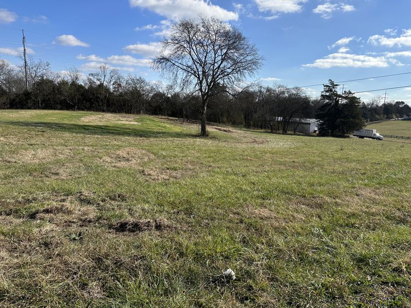 813 Coles Ferry Rd, Gallatin, TN 37066