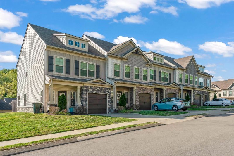 2005 Abbingdon Way, Old Hickory, TN 37138
