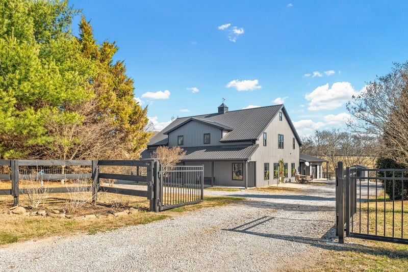 2806 Leonard Creek Ln, Arrington, TN 37014