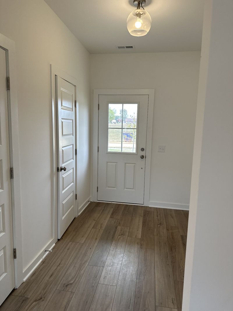 2042 Webb Dr, White House, TN 37188