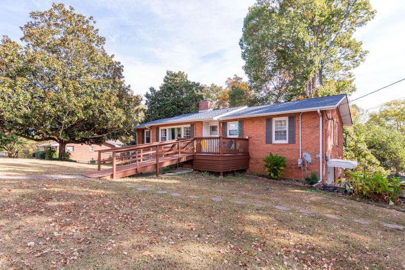 1910 Barrett Dr, Fort Oglethorpe, GA 30742