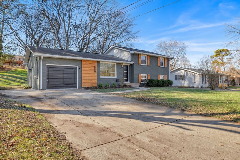 689 Brewer Dr, Nashville, TN 37211