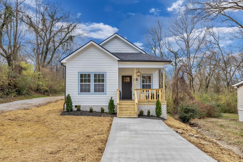 617 E End St, Columbia, TN 38401