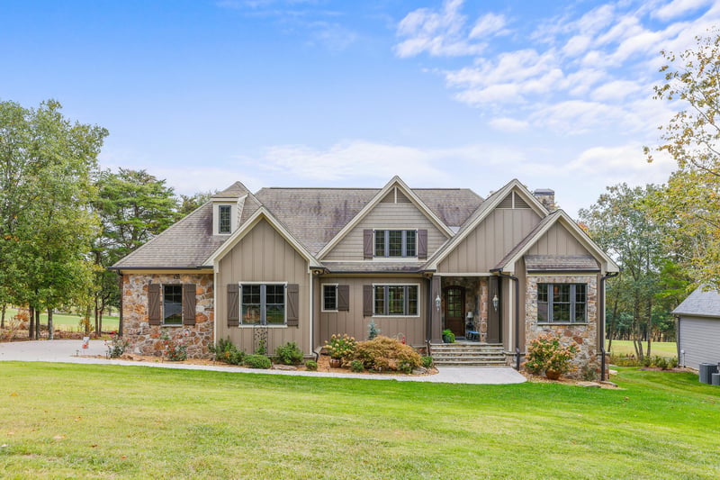 38 Hawthorne Ln, Rising Fawn, GA 30738