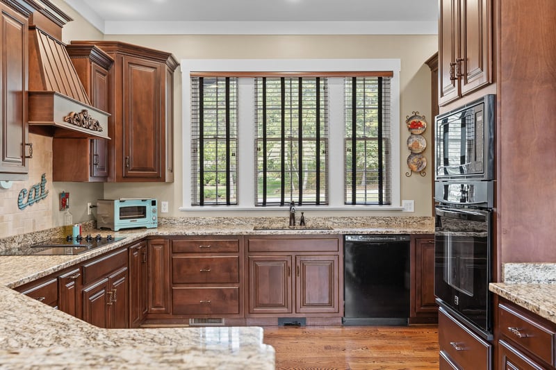 38 Hawthorne Ln, Rising Fawn, GA 30738