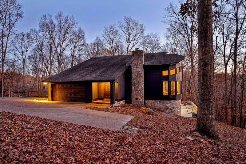 5233 Pine Hill Rd, Nashville, TN 37221