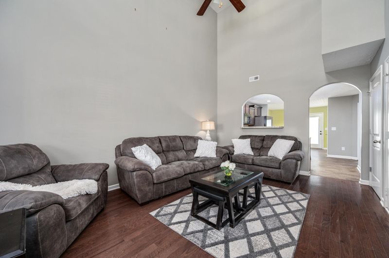 1642 Warmingfield Dr, Murfreesboro, TN 37127