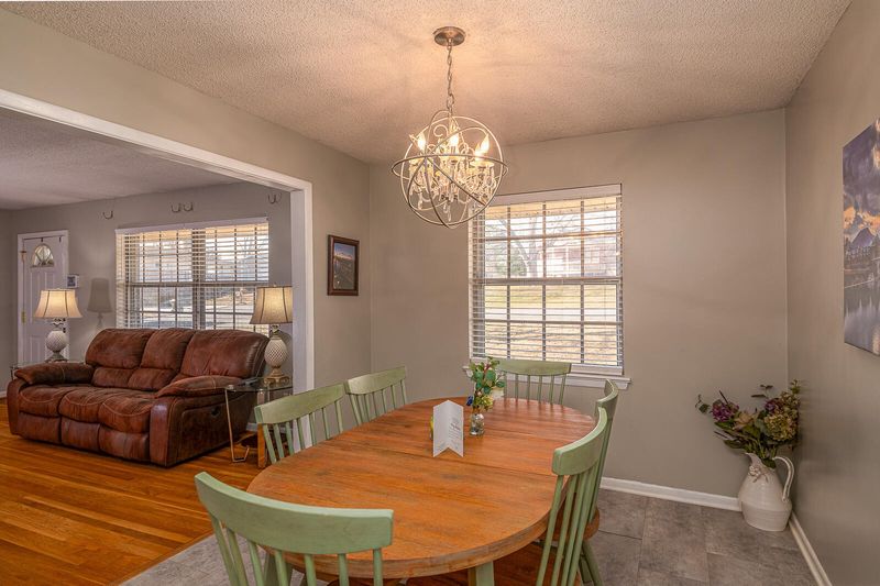 155 Waverly Dr, Rossville, GA 30741