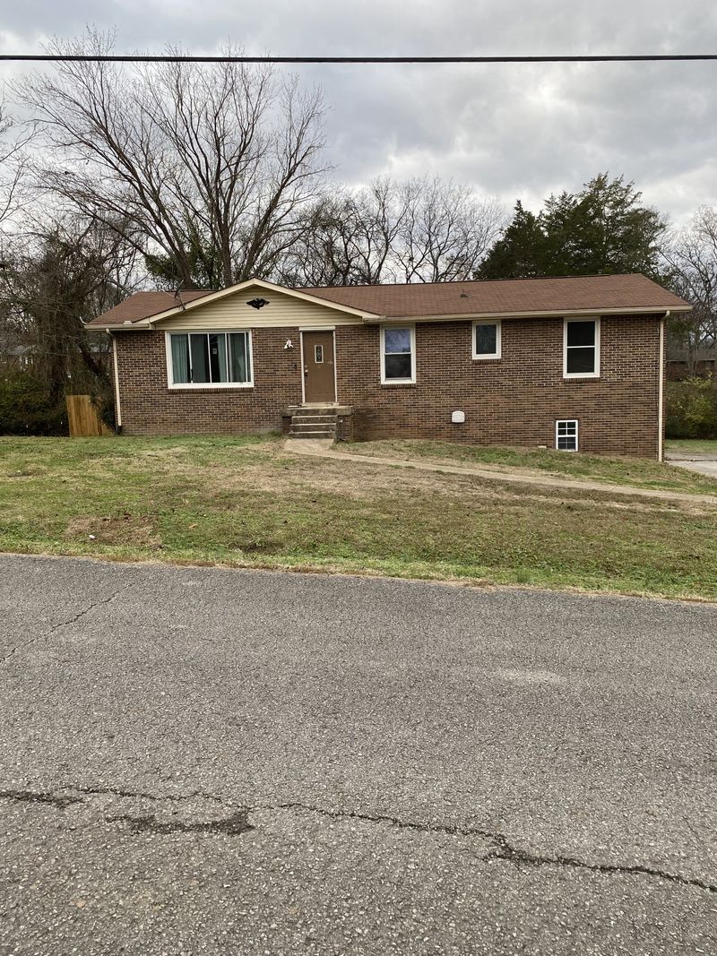 141 La Plaza Dr, Hendersonville, TN 37075