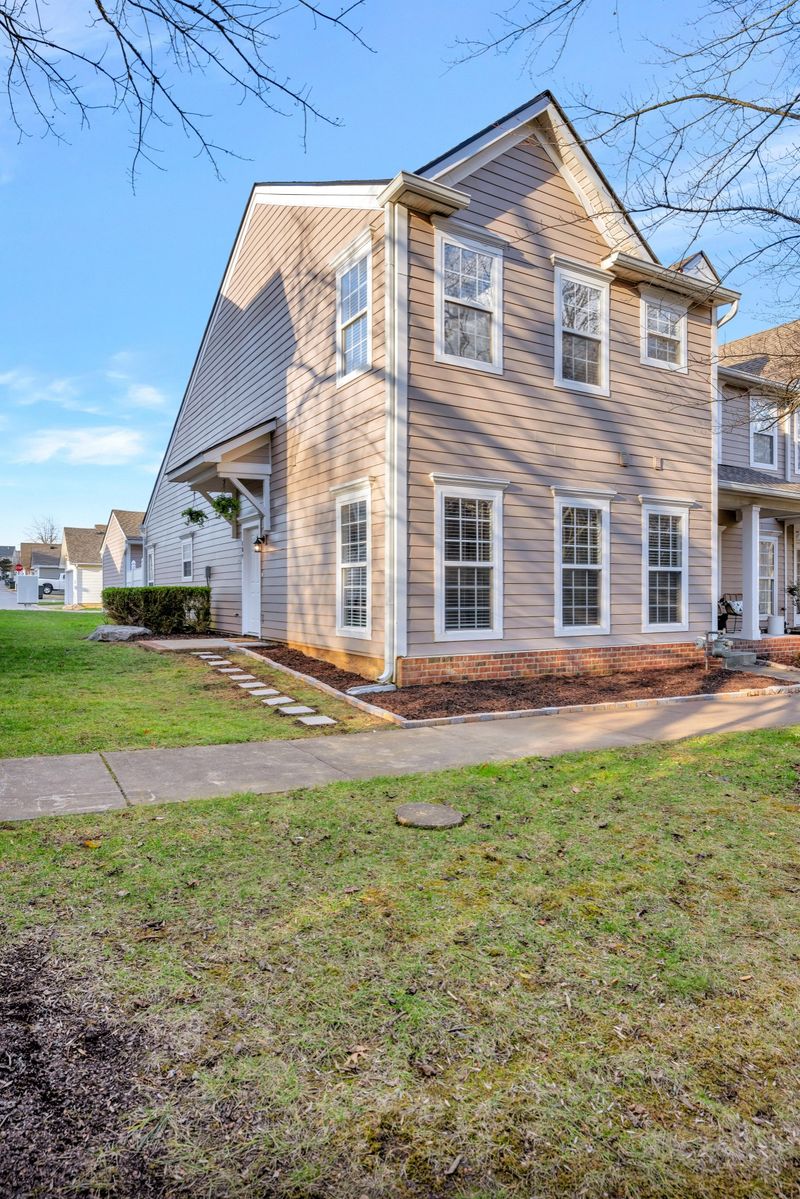 809 Hobbit Ln, Nashville, TN 37211