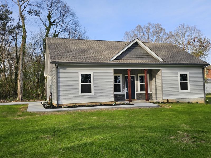 18 Spring Lake Rd, Rossville, GA 30741