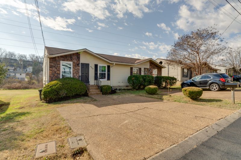 553 Cedar Dr, Nashville, TN 37211