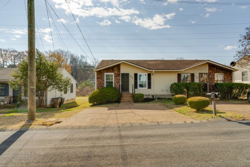 553 Cedar Dr, Nashville, TN 37211