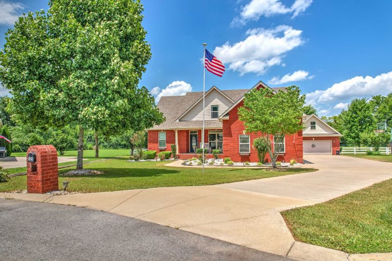 125 Oak Knoll Ct, Murfreesboro, TN 37127