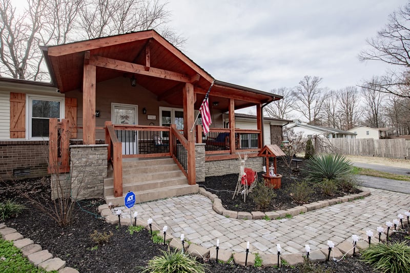 415 Lee Rd, Cottontown, TN 37048