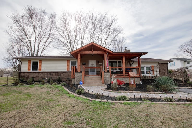 415 Lee Rd, Cottontown, TN 37048