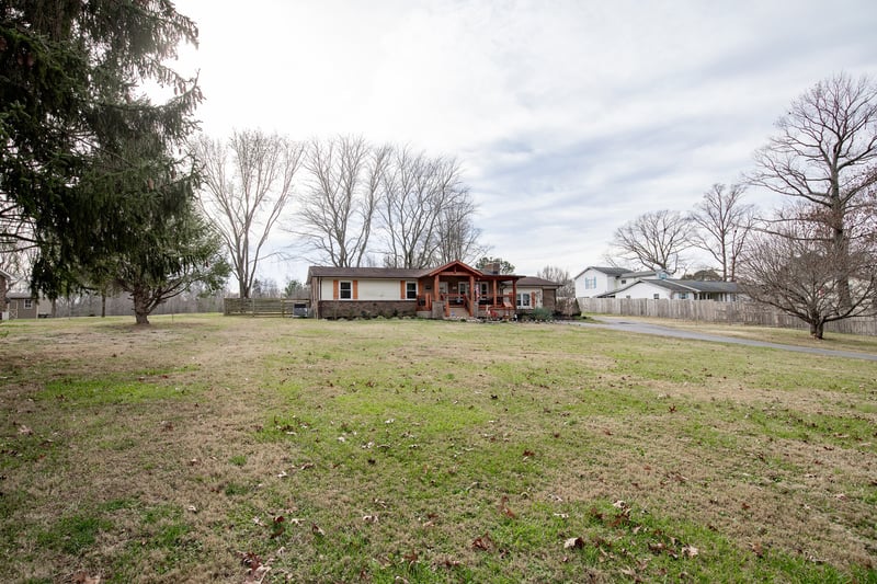 415 Lee Rd, Cottontown, TN 37048