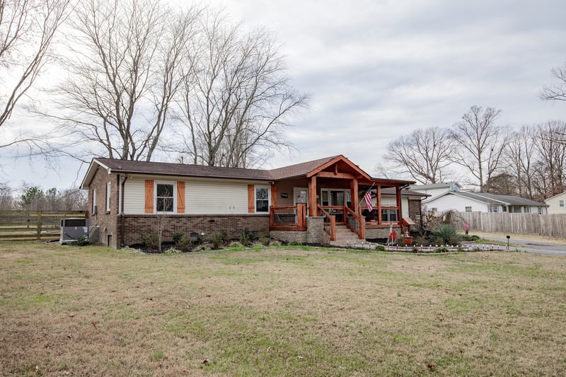 415 Lee Rd, Cottontown, TN 37048