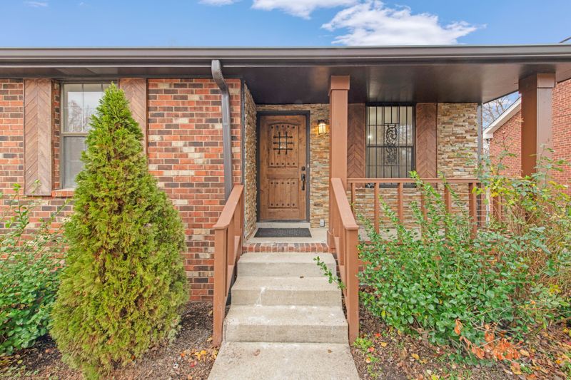 525 Highland View Dr, Hermitage, TN 37076