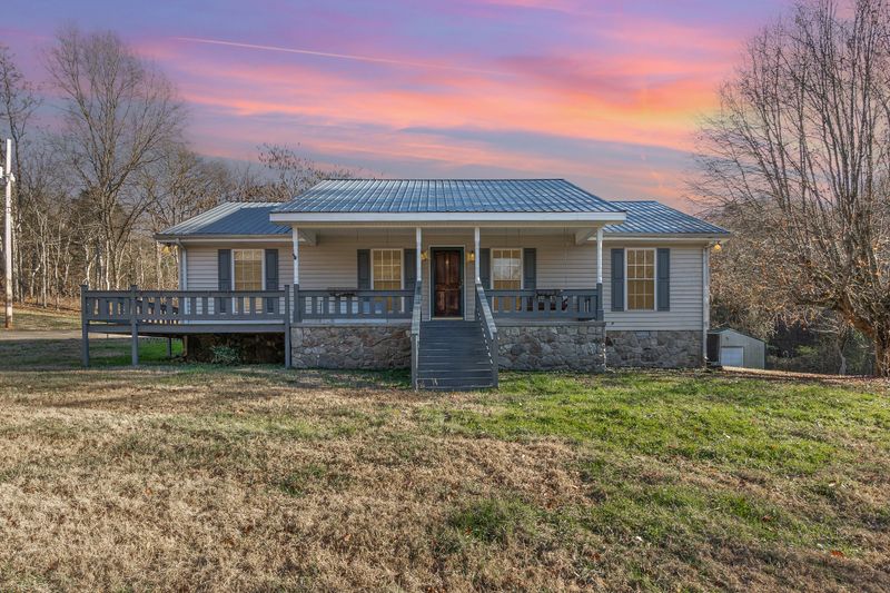 58 Morris Ln, Pleasant Shade, TN 37145