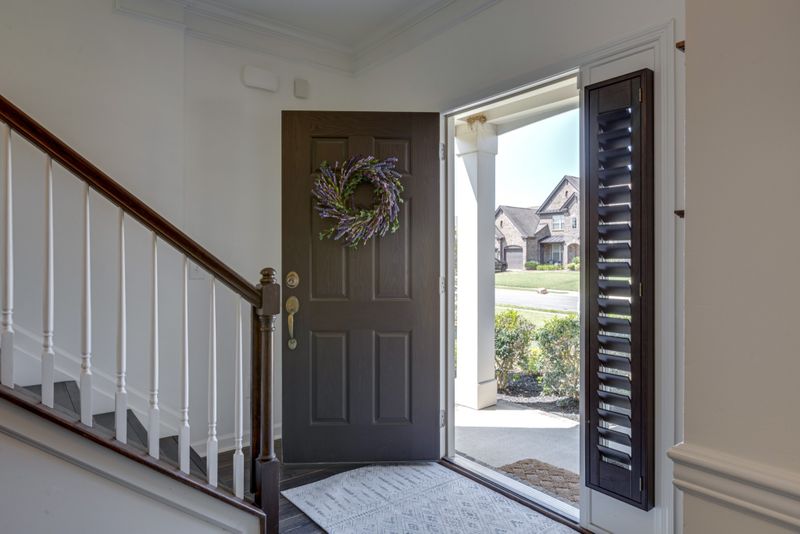 1220 Stockwell Dr, Murfreesboro, TN 37128