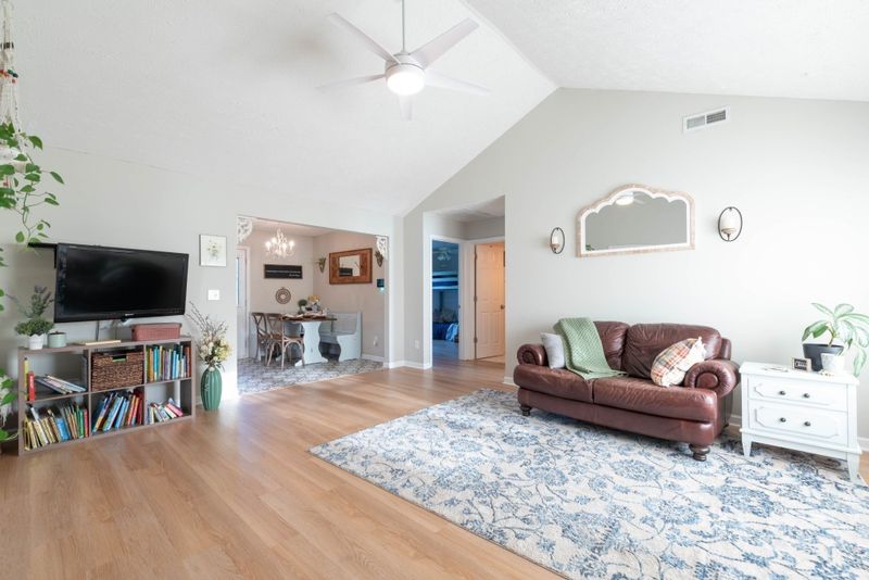 2054 Barretts Ridge Dr W, Murfreesboro, TN 37130