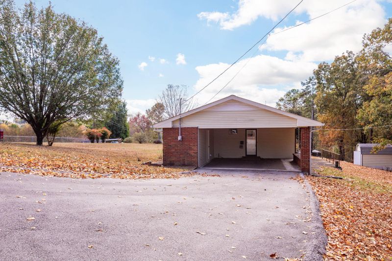 1127 Rolling Dr, Rossville, GA 30741