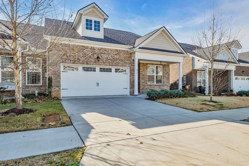 815 Sunset View Dr, Hermitage, TN 37076