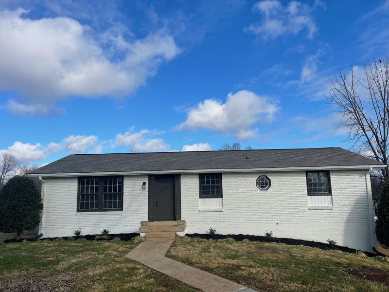 211 Dolphus Dr, Hendersonville, TN 37075