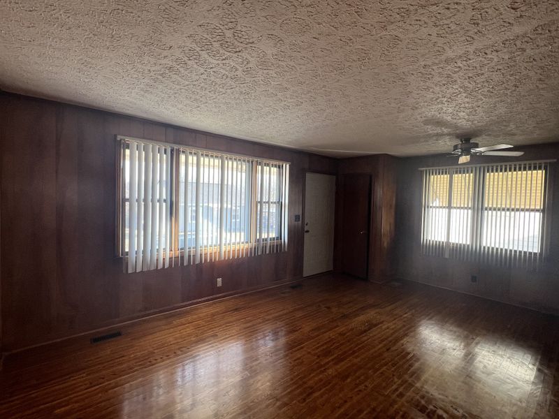 221 Cullum Ave, Dickson, TN 37055
