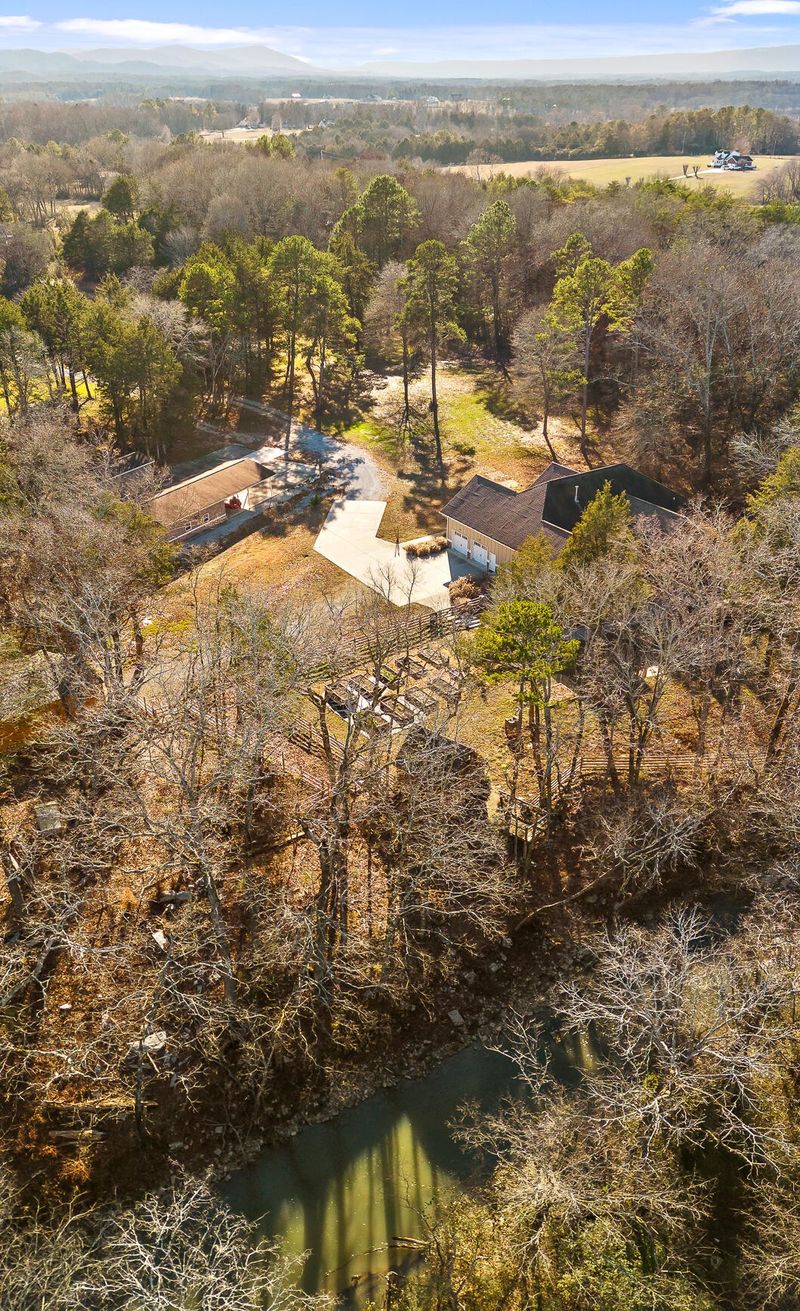 210 Creeks Bend Dr, Chickamauga, GA 30707