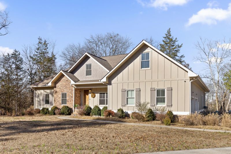 210 Creeks Bend Dr, Chickamauga, GA 30707