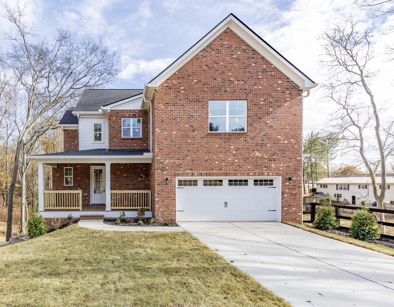 406 Cheairs Cir, Columbia, TN 38401
