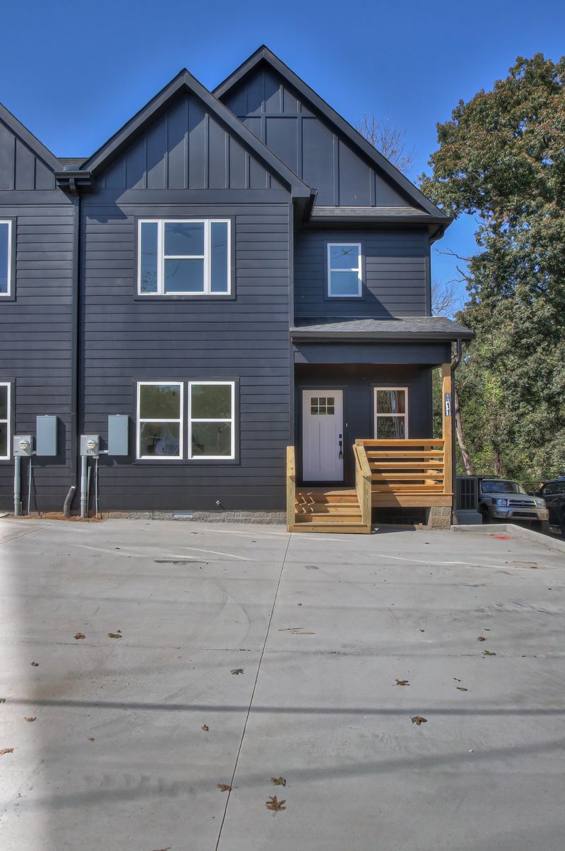 1011 Patio Dr, Nashville, TN 37214