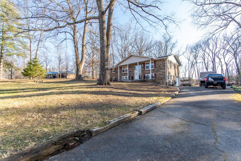 111 Bobwhite Dr, Dickson, TN 37055