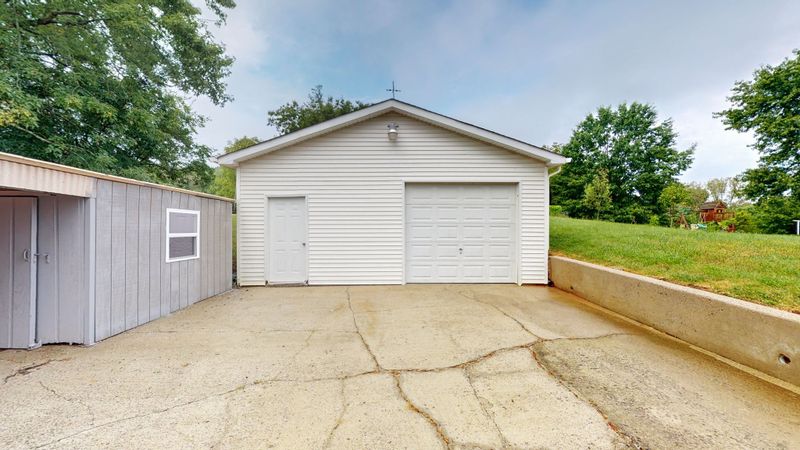 130 Rhine Dr, Madison, TN 37115