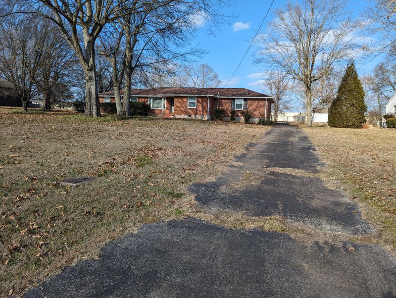 805 Lemont Dr, Nashville, TN 37216