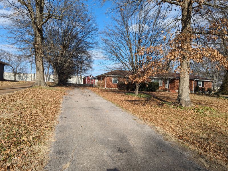 805 Lemont Dr, Nashville, TN 37216