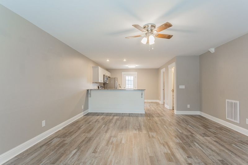 501 Varnell Rd N, Tunnel Hill, GA 30755