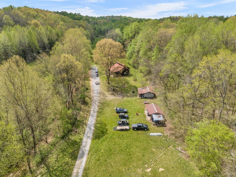 1286 Bell Hollow Rd, Vanleer, TN 37181