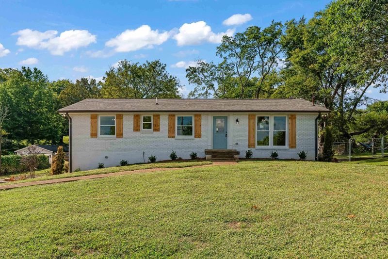 402 Sanders Ferry Rd, Hendersonville, TN 37075