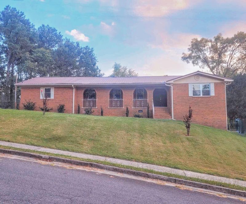 80 Hillcrest Dr, Ringgold, GA 30736