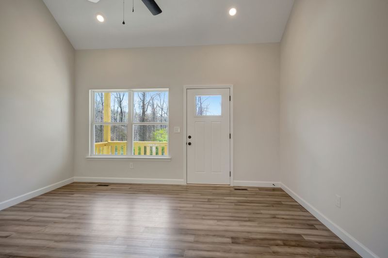 339 Shady Oak Dr, White Bluff, TN 37187