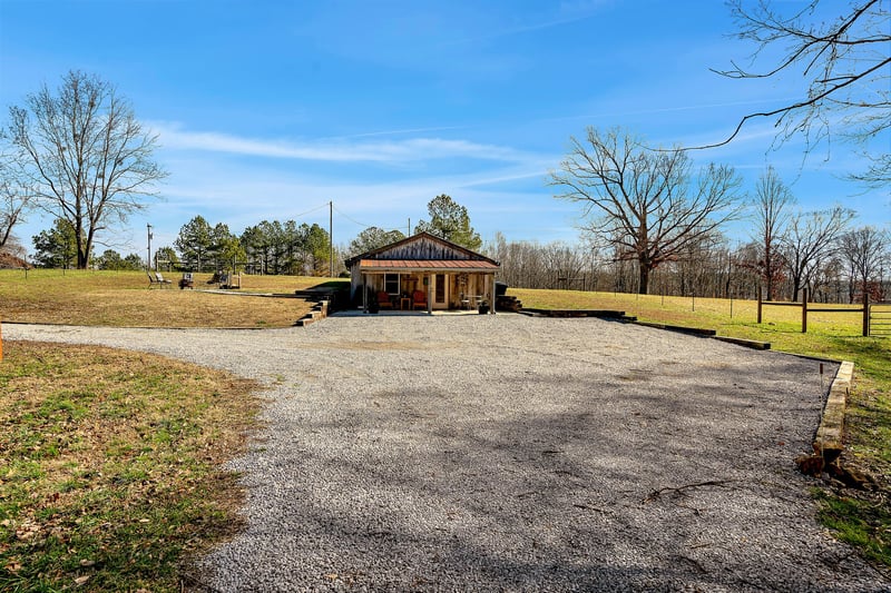 5960 Old Natchez Trce, Santa Fe, TN 38482