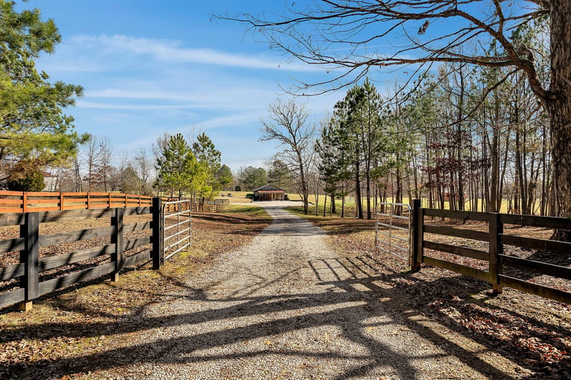 5960 Old Natchez Trce, Santa Fe, TN 38482