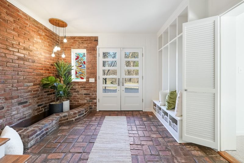 3903 Abbott Martin Rd, Nashville, TN 37215